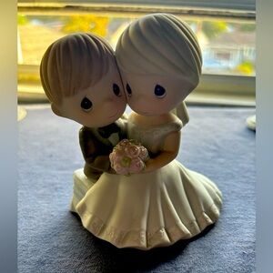 Bride and groom figurine